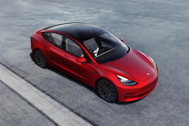 2024 Tesla Model 3 Fiyatlarıyla Dikkat Çekiyor!