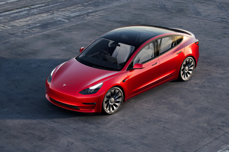 2024 Tesla Model 3 Fiyatlarıyla Dikkat Çekiyor!